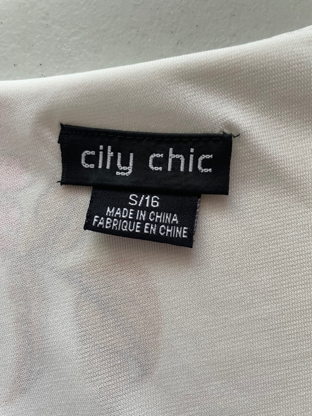 City Chic Floral Chiffon Flutter Sleeve Wrap Maxi-Dress in Pink & Cream, Size 16 - Picture 8 of 11